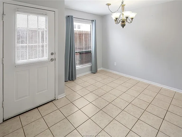 2807 Wildflower Dr #21 — Photo 2