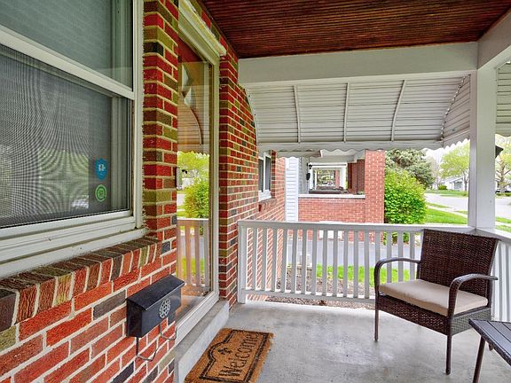 3rd image of 79 S Westmoor Ave