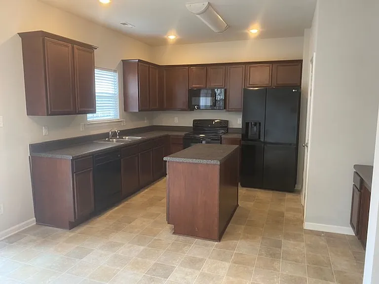 203 Linfoot Ct — Photo 10