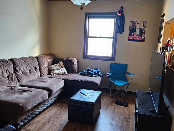 3rd image of 208 West Ave N