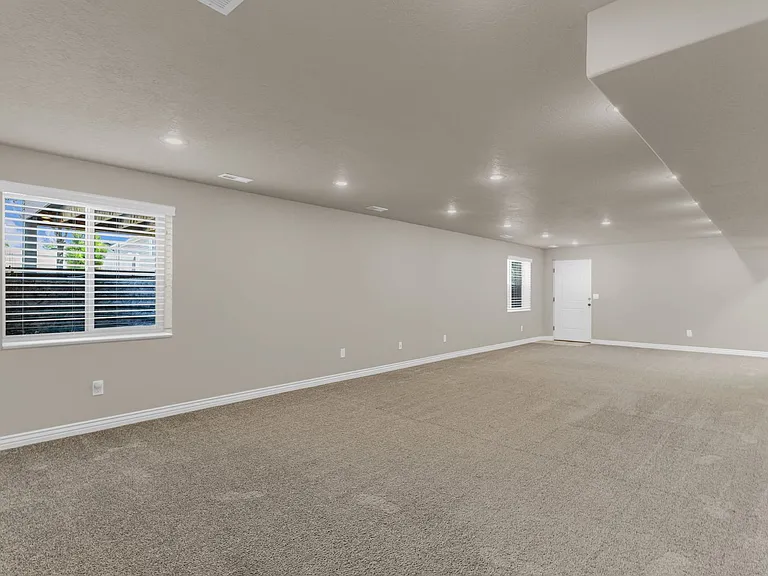 1377 S 4300 W — Photo 26