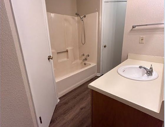 5th image of 305 Echo Ln
