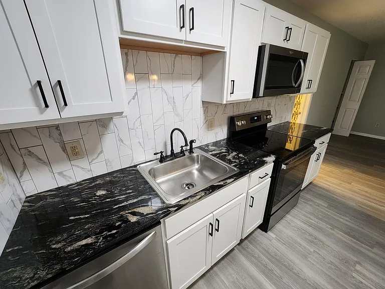 105 Herkimer St #17 — Photo 7
