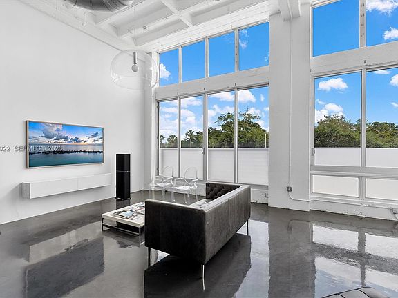 3rd image of 8101 Biscayne Blvd #R-306