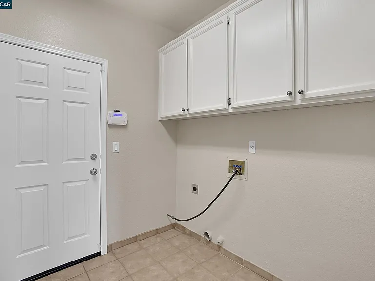 706 Endsliegh Ct — Photo 24