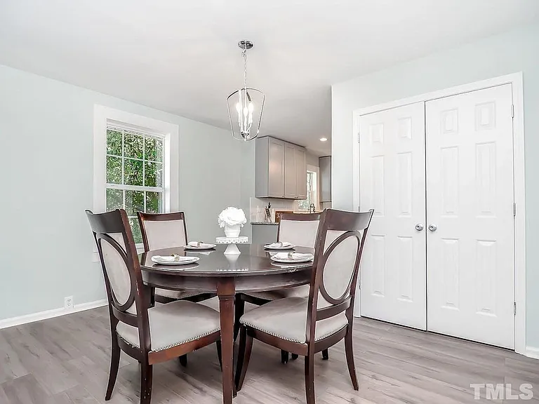 1104 Chester St — Photo 4