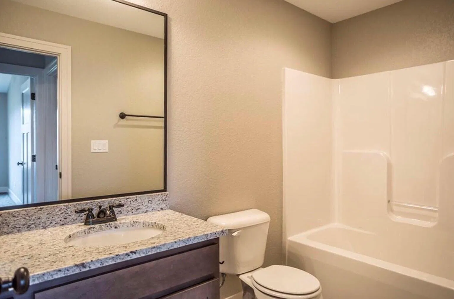 1202 NE 15th Ln — Photo 3