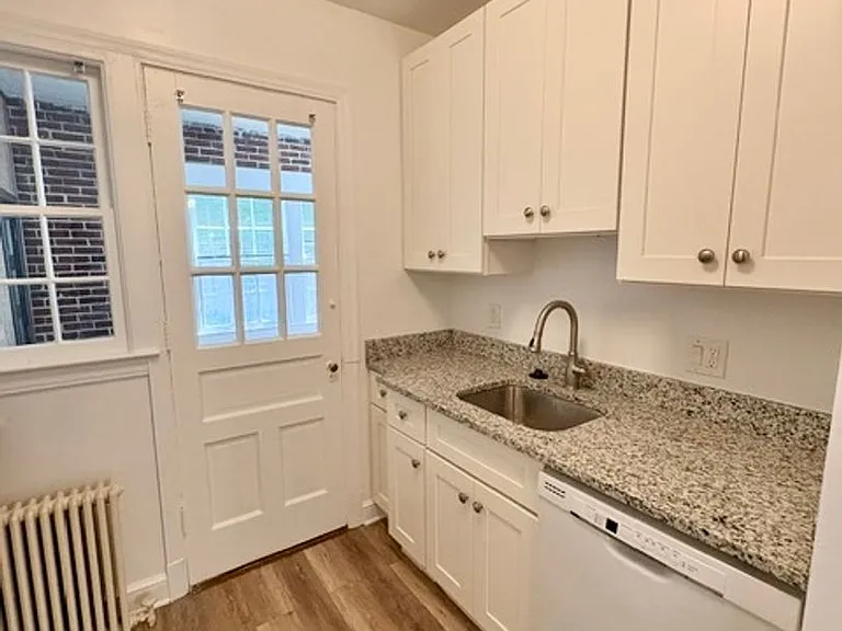 - 4534 Avondale Street — Photo 18