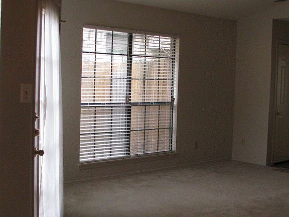 3rd image of 4429 Junction Dr