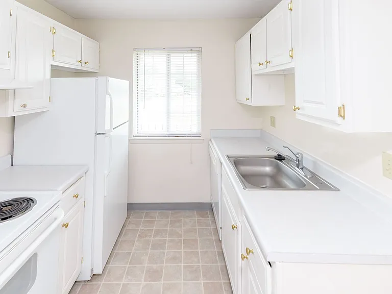 Windsor Gardens Apartments — Photo 80