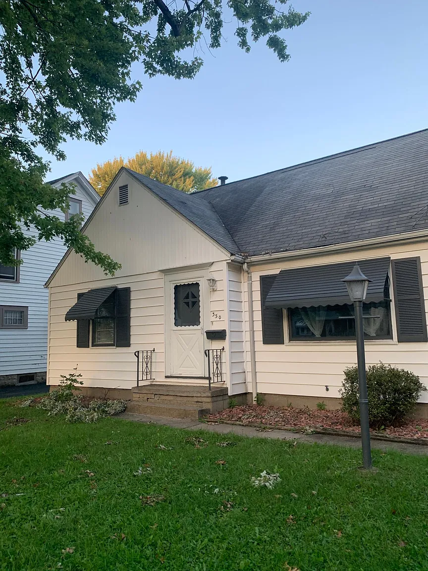 350 Kenmore Ave NE photo 1