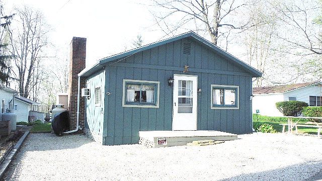 1st image of 8 Park Circle Dr