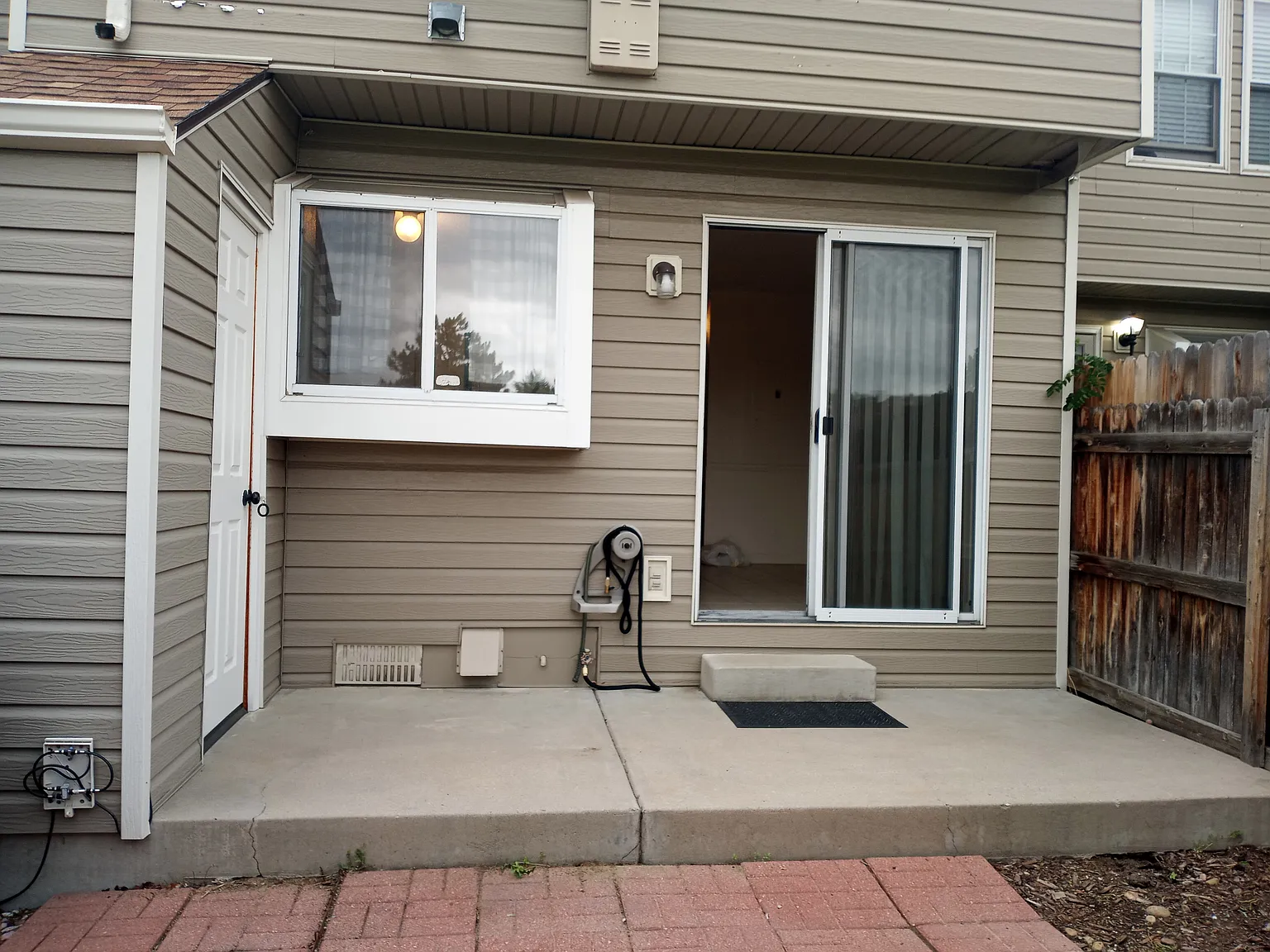 2 bed, 2.5 bath, 1088 sqft, $1,995 — Photo 3