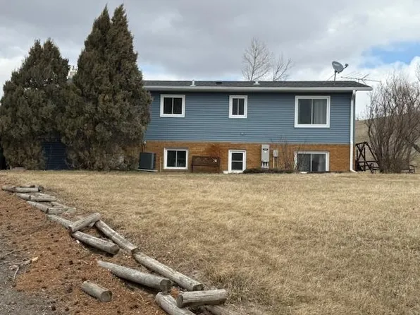 8610 County Road 15 W, Minot, ND 58703