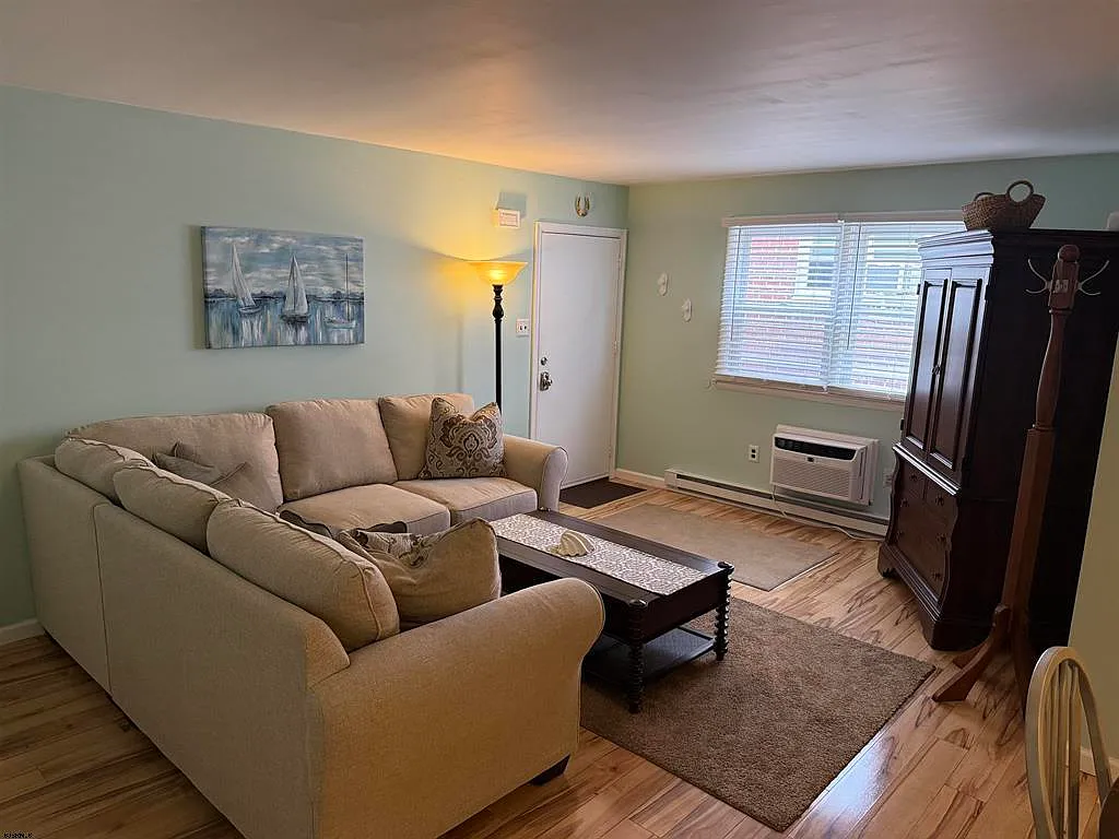 2 bed, $2,000 — Photo 3