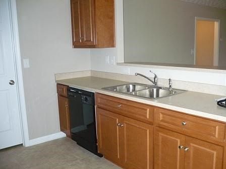 5th image of 8 Trafford Trl