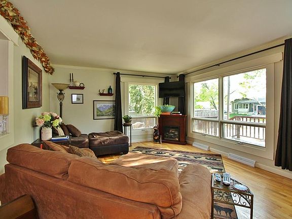 2nd image of 2117 Rosewyn Ln