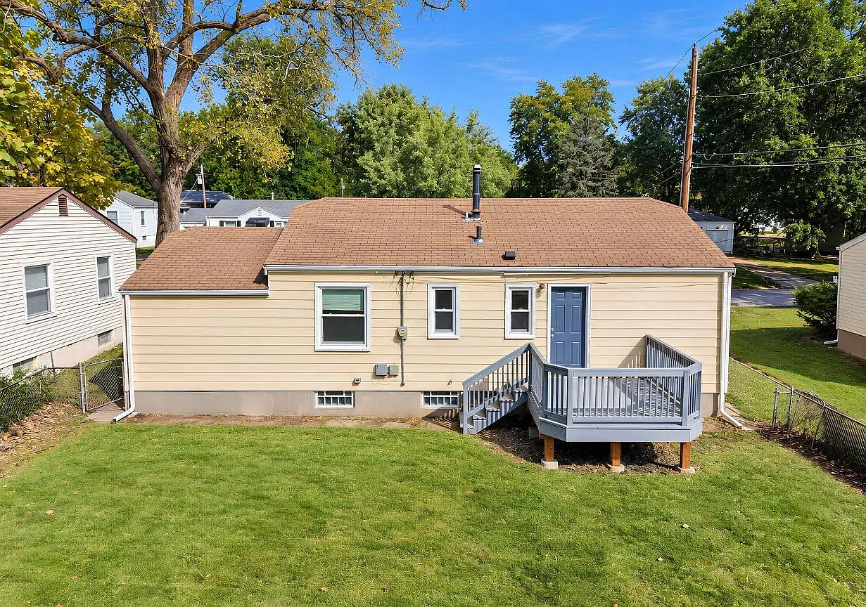 1124 Grenshaw Dr — Photo 3
