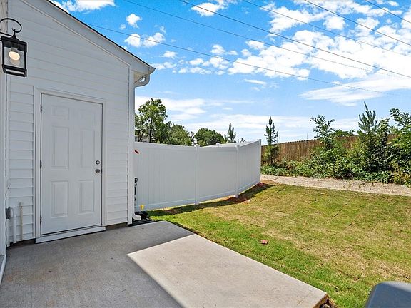 4th image of 302 Marston Ln