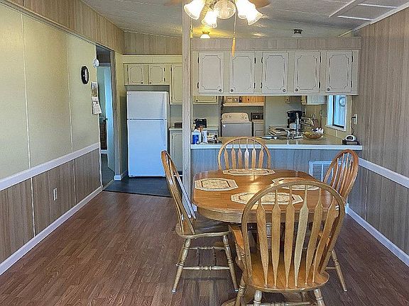 5th image of 605 Live Oak Ln