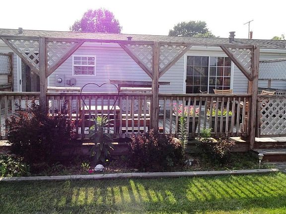 4th image of 2662 East Dr