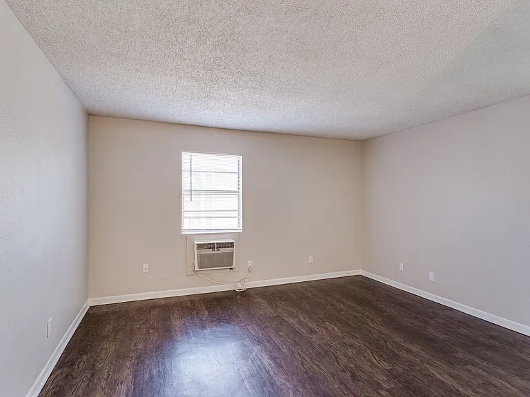 2400 Nottingham Way — Photo 17