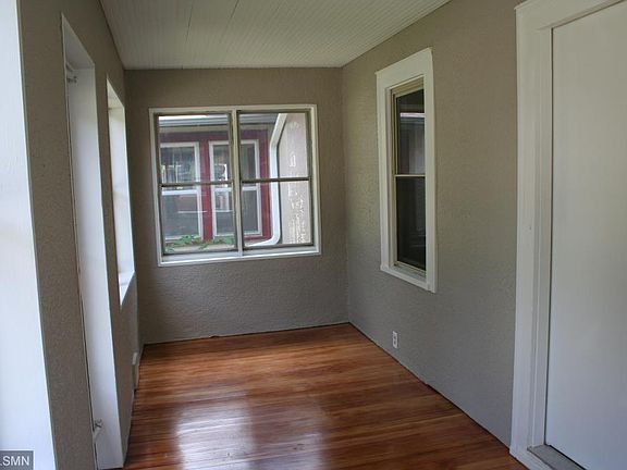 3rd image of 218 22nd Ave NE