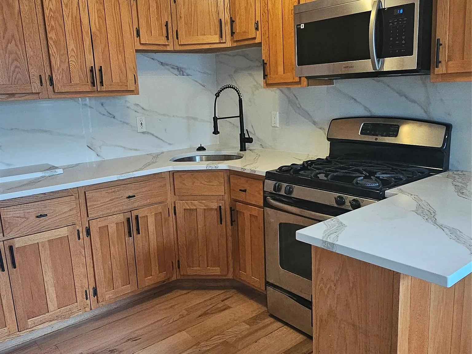 2 bed, 1.0 bath, 1500 sqft, $3,200 — Photo 3