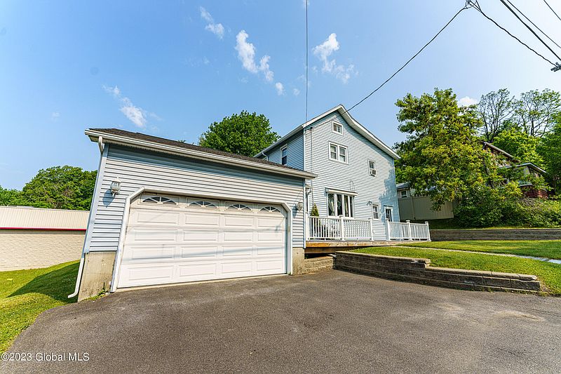 2nd image of 9 Mountainview Avenue