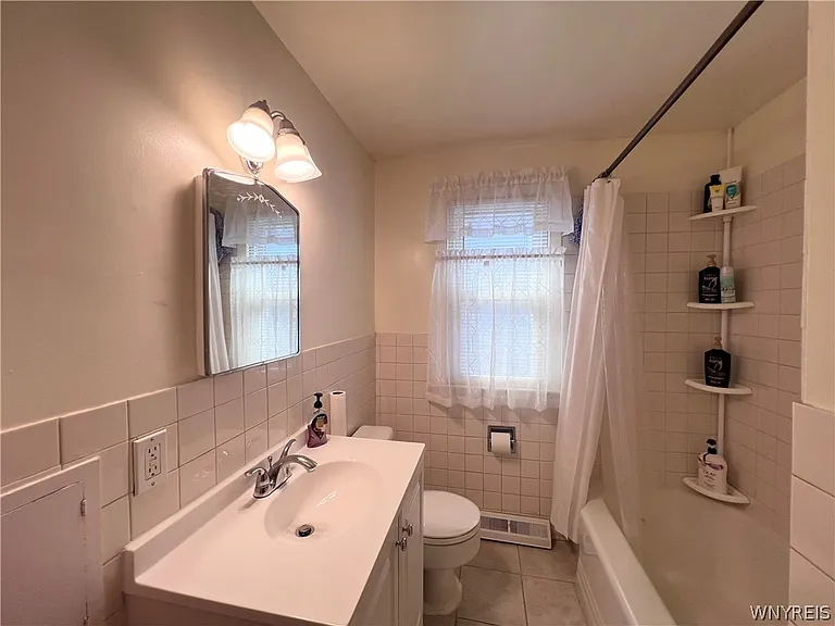 480 W Hazeltine Ave — Photo 14