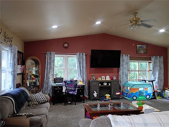 5th image of 415 Browns Hill Rd