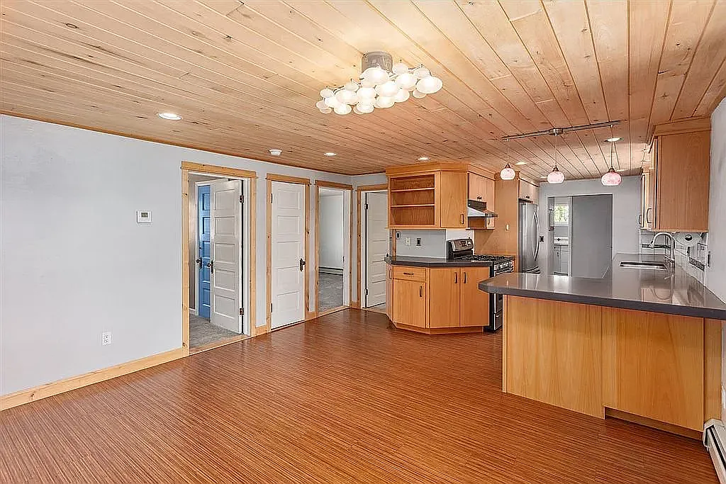 4 bed, 1499 sqft, $2,900 — Photo 4