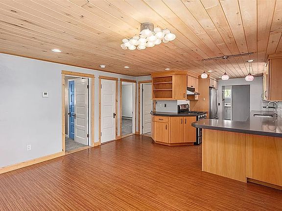 Dining/Kitchen