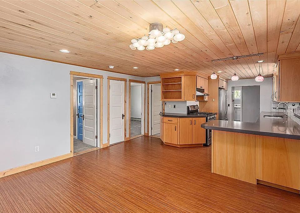 Dining/Kitchen