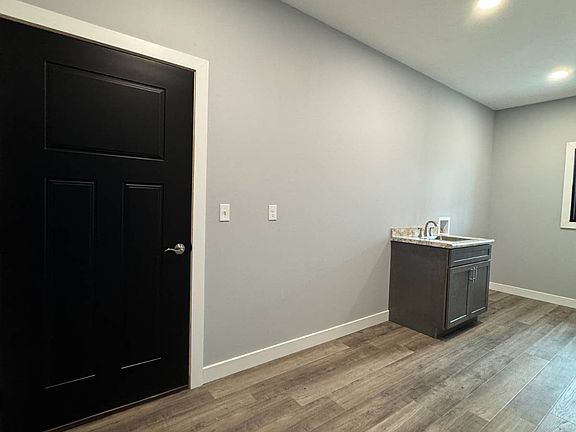 2nd image of 201 Beech St
