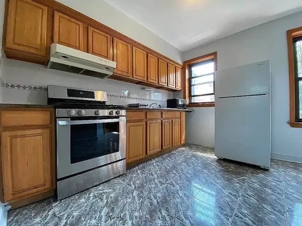 934 Atlantic Avenue image 1 of 12