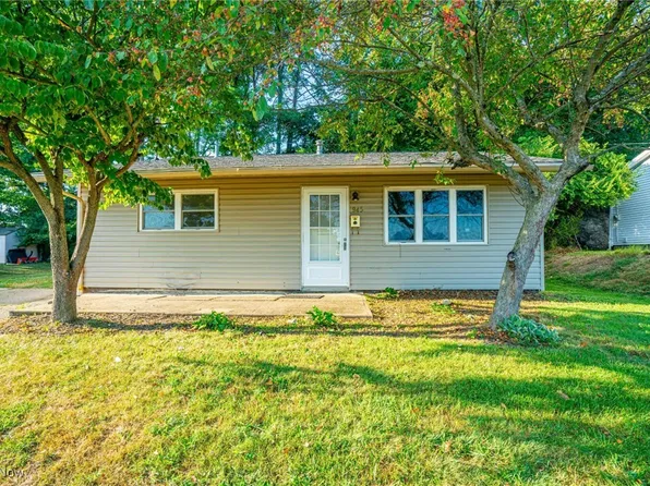 945 N Moorewood Dr, Zanesville, OH 43701