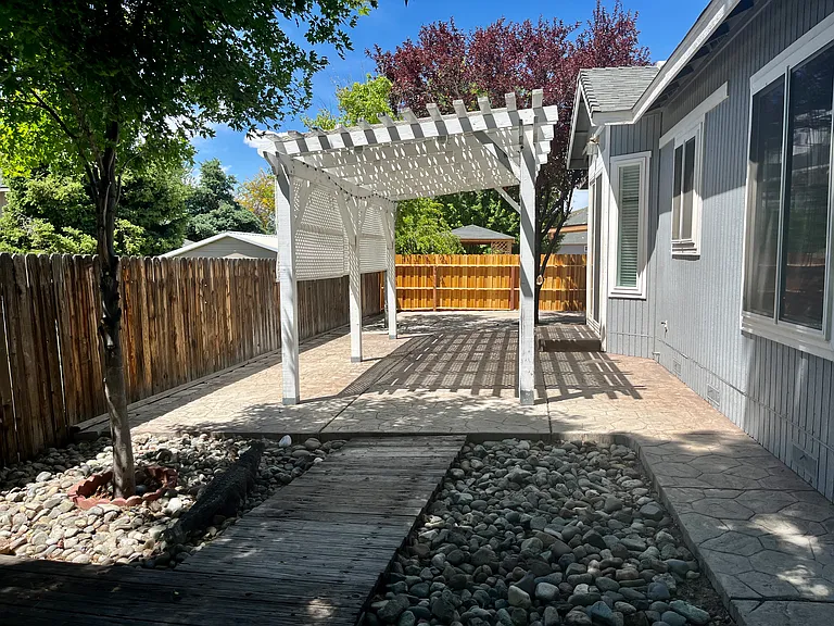 7481 Celeste Dr — Photo 24