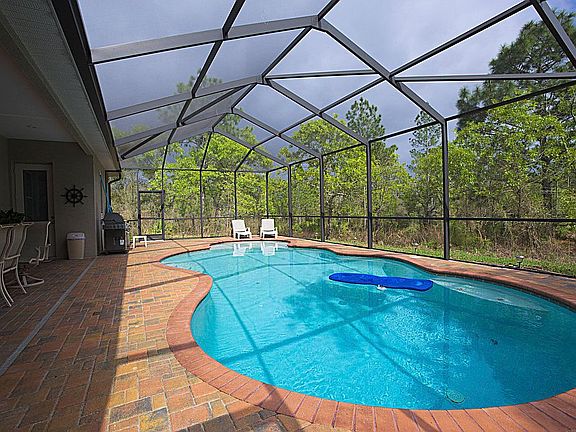 Saltwater self-cleaning pool