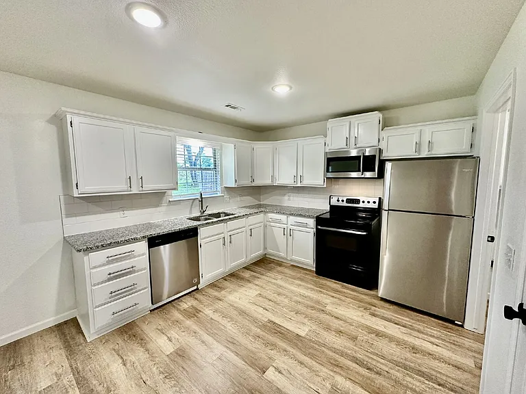802 E Kara Ln — Photo 9