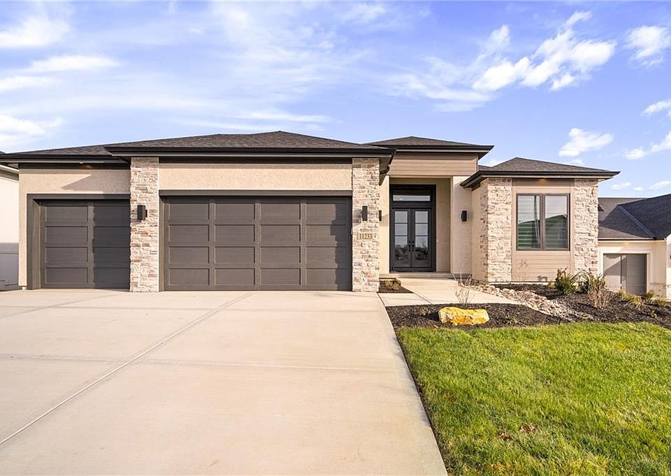 1st image of 11233 S Sunray Dr