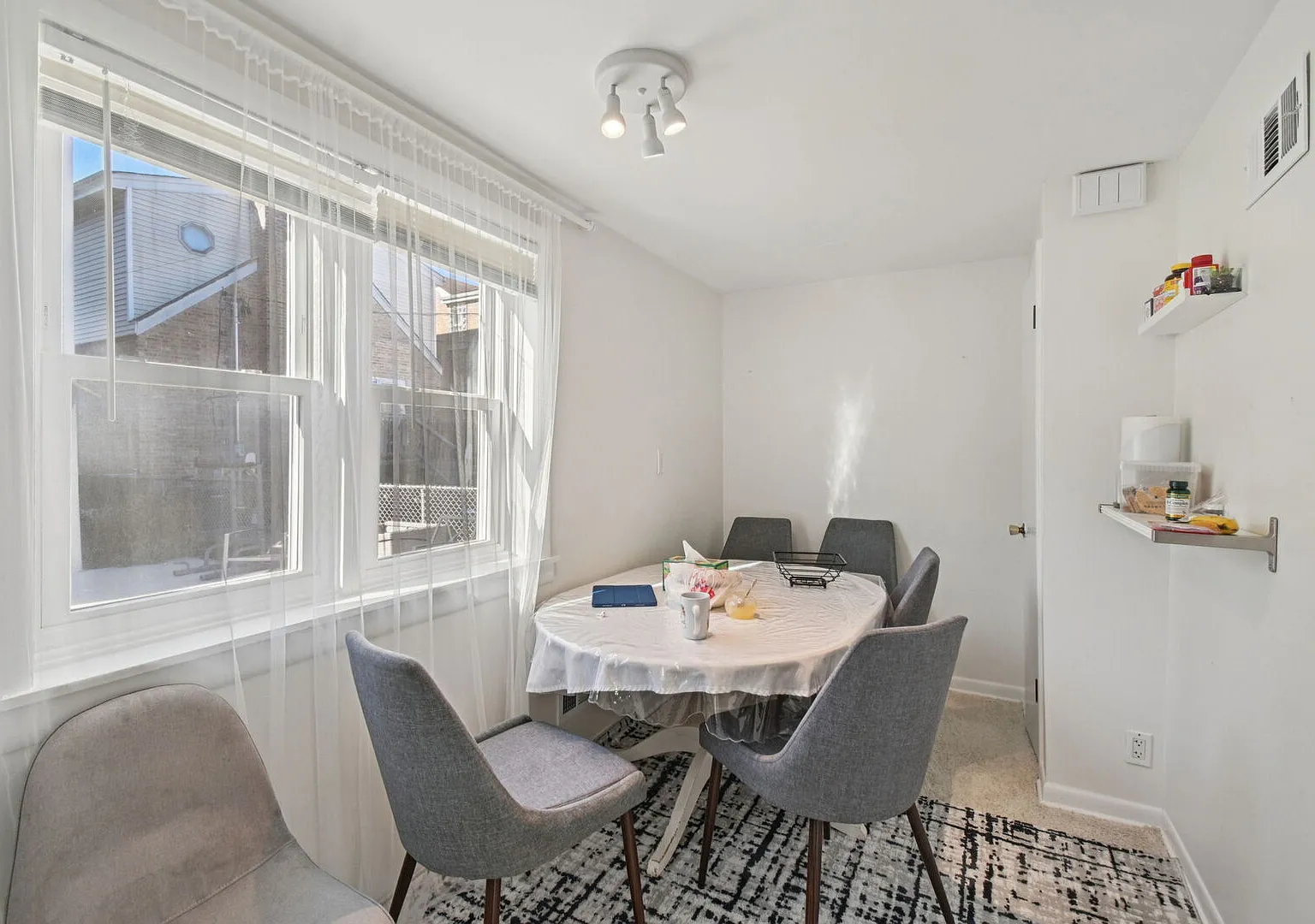 2 bed, 800 sqft, $2,000 — Photo 2