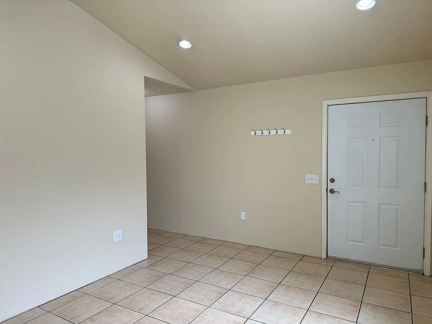 2 bedroom 2 bathroom duplex in Springfield! — Photo 3