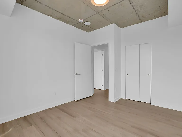 36 Robinson Ave — Photo 45