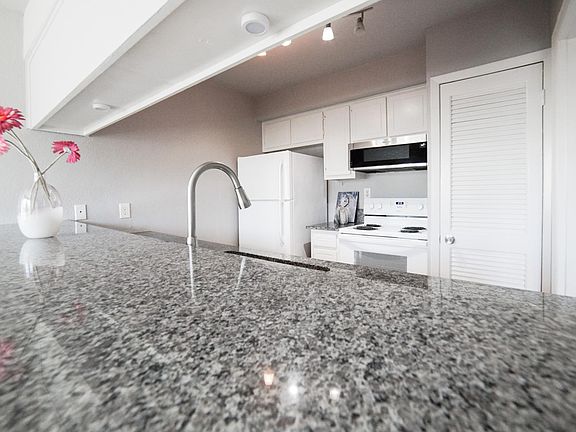 4th image of 208 Wilshire Dr APT A