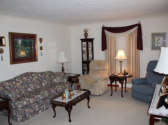 2nd image of 4421 Rainbow Cir