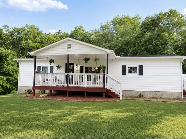 1008 Hopewood Ln, Chapmansboro, TN 37035