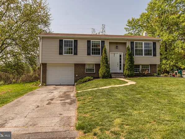 810 Maplewood Ave, Dauphin, PA 17018