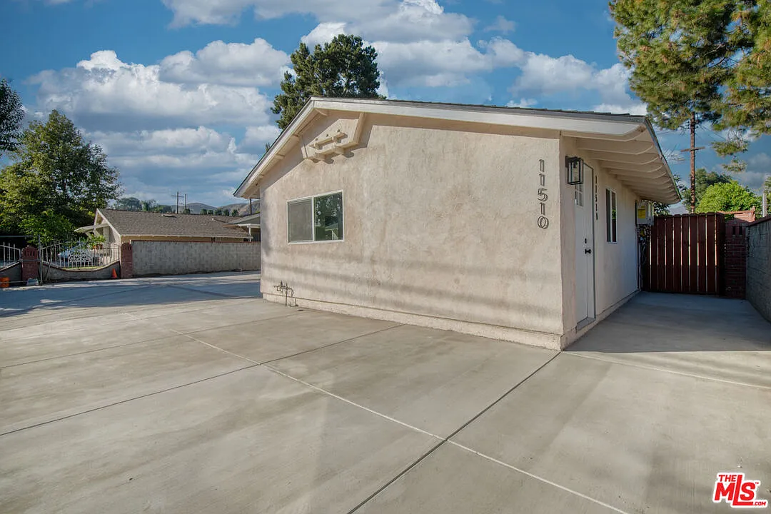 1 bed, 1.0 bath, $1,950 — Photo 1
