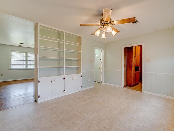 5th image of 820 Ash St